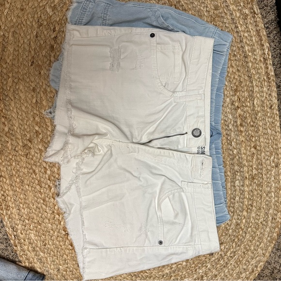 7 Pair of Denim Jean Shorts - Picture 6 of 7